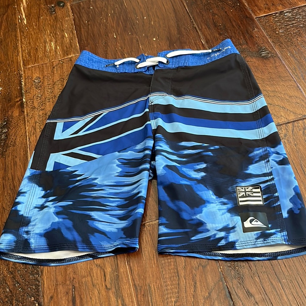 Quicksilver boys swim trunk 24